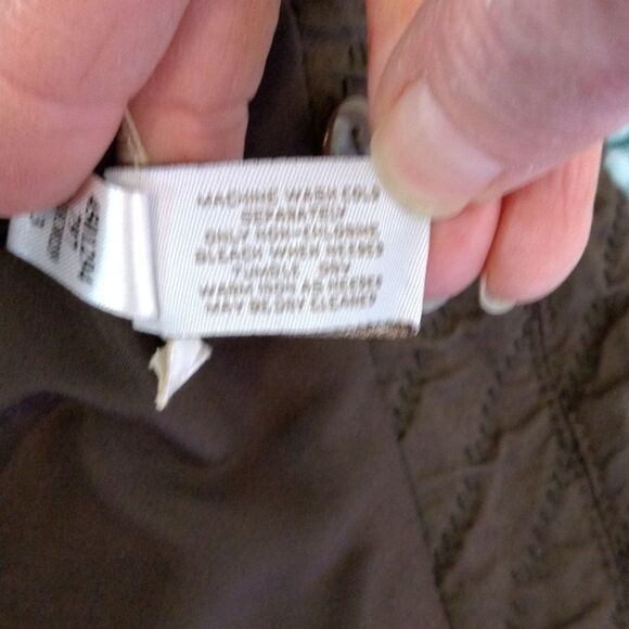 Chico's Size 1 brown zip up vest with elastic stretch band on sides. 4 pockets. - Picture 7 of 7